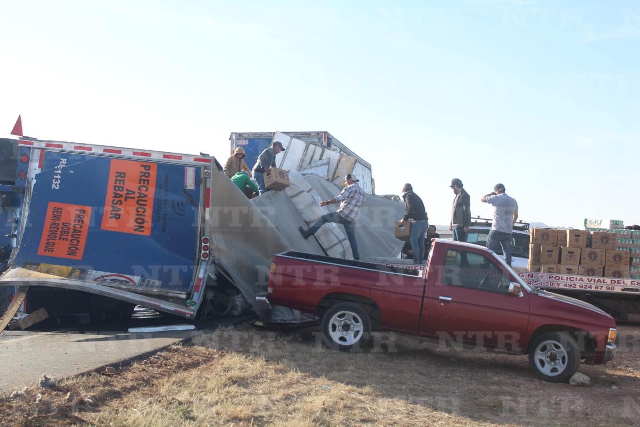 Se Vuelca Tr Iler En La Federal Ntr Zacatecas