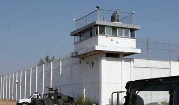 Trasladan a más de 100 reos de SLP a penales federales del país