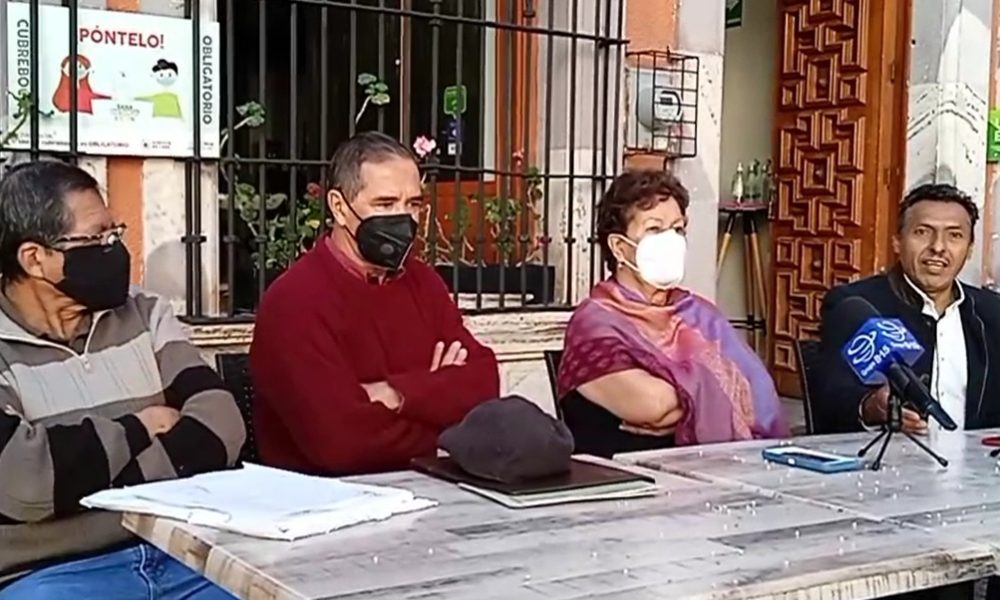 Denuncian jubilados a Monreal por pensiones