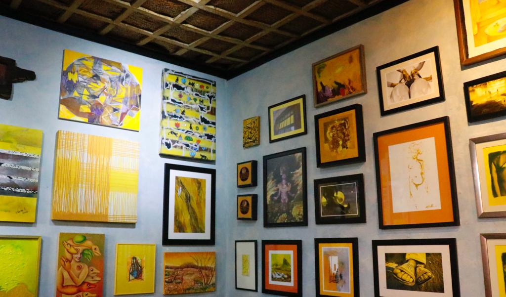 Realizan exposición «Amarillo no me pongo, amarillo es mi color» en Bar Tizoc
