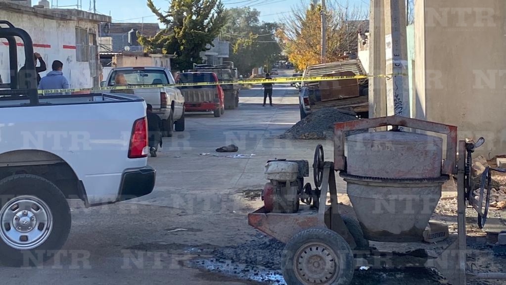 Balean a albañiles mientras trabajaban