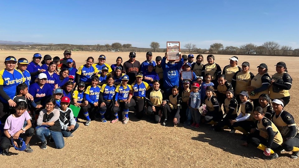 Realizan triangular de softbol con causa