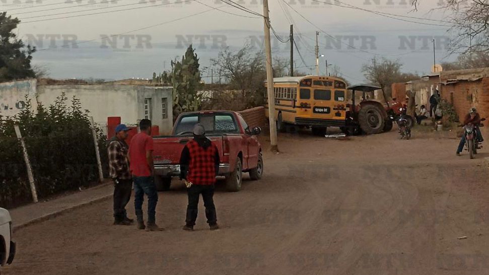 Camión se impacta contra tractor
