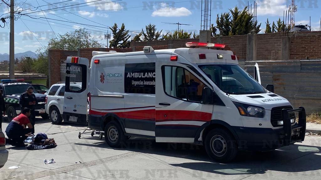 Esquiva a perro y termina lesionada