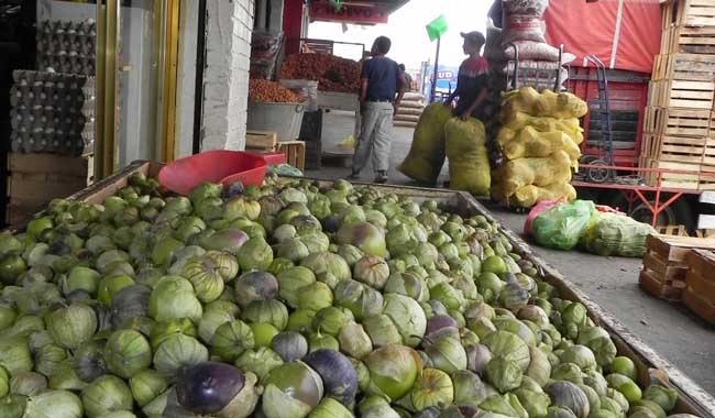 Preparan sanciones por tirar basura en Mercado de Abastos