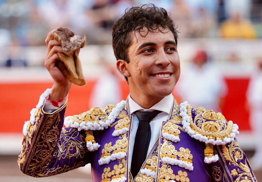 Leo Valadez sufre fractura de falanges