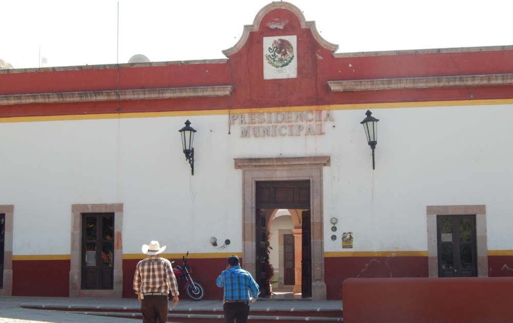 Renuncia tesorera de Pinos; habrá cambios en ayuntamiento