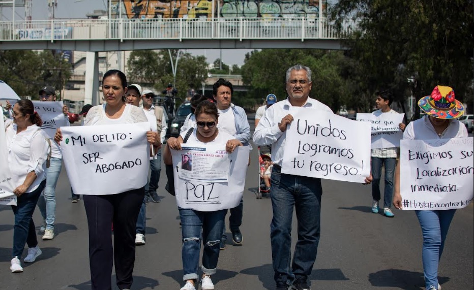 Marcha familia por abogado desaparecido