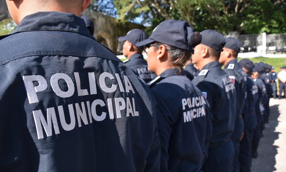 Analizan que policías porten armas en días de descanso