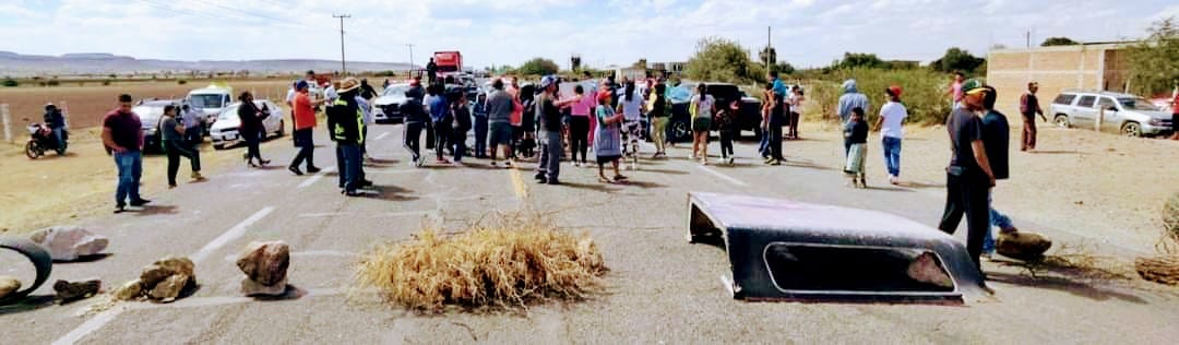 Bloquean pobladores de comunidad Rubén Jaramillo calles y carretera