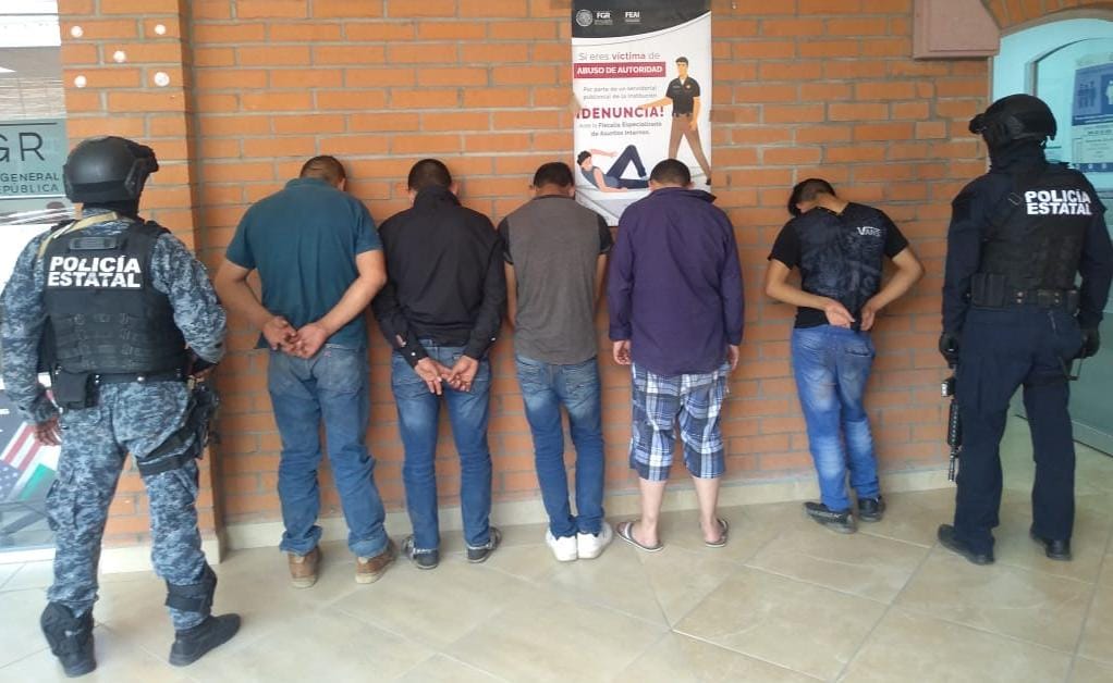 Detienen Fuerzas de Seguridad a cinco y aseguran armamento