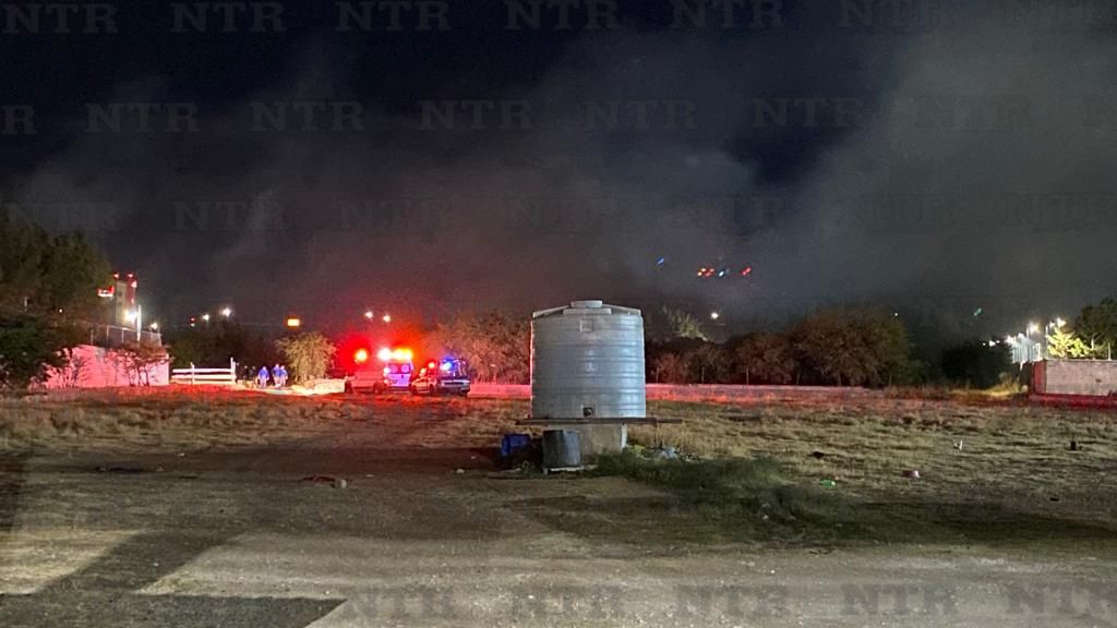 Incendio al interior de un corral alerta a los vecinos