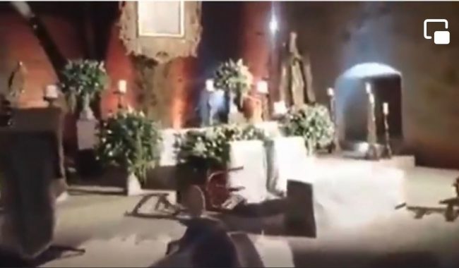 Realiza SNTE destrozos en sede de boda de Gordillo