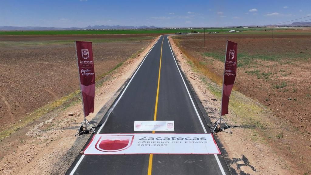 Rehabilitan camino de La Honda, Miguel Auza