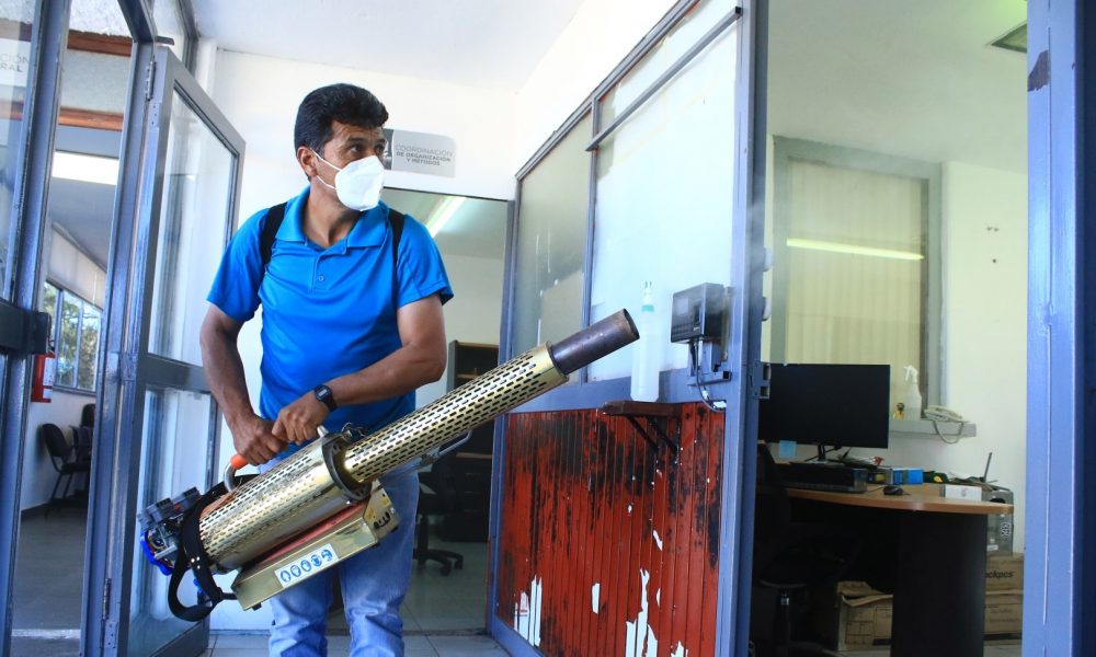 Sanitizan oficinas del Incufidez