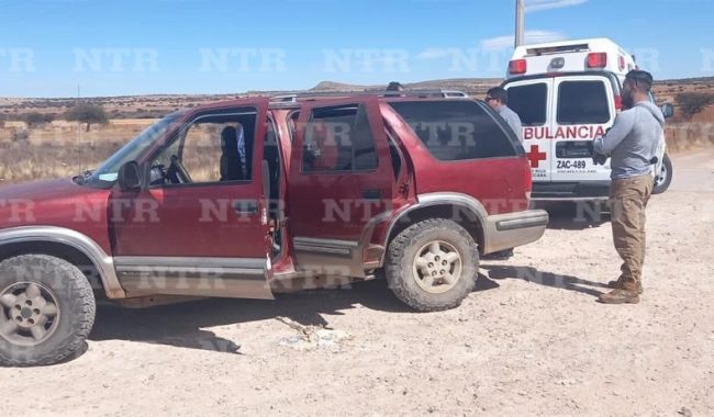 Muere hombre mayor en volcadura automovilística