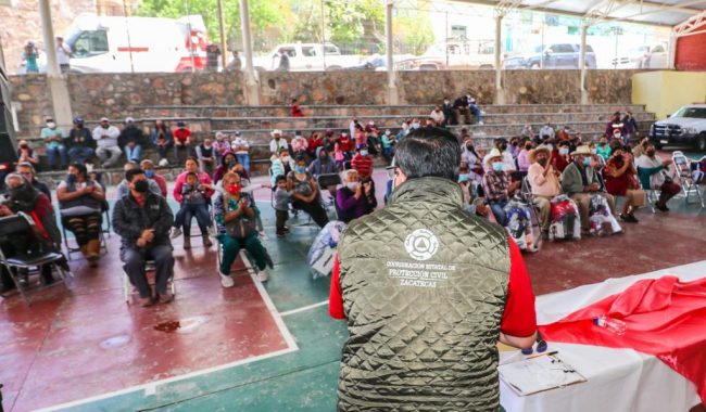 Atienden SEDIF y PC a damnificados de Genaro Codina