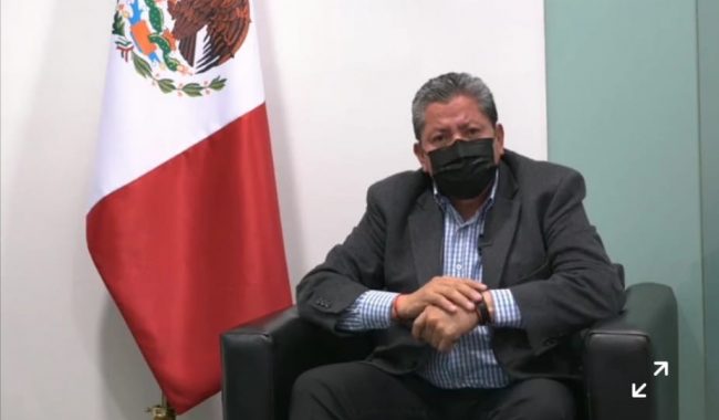Apoyo a maestros, sin avance: Monreal