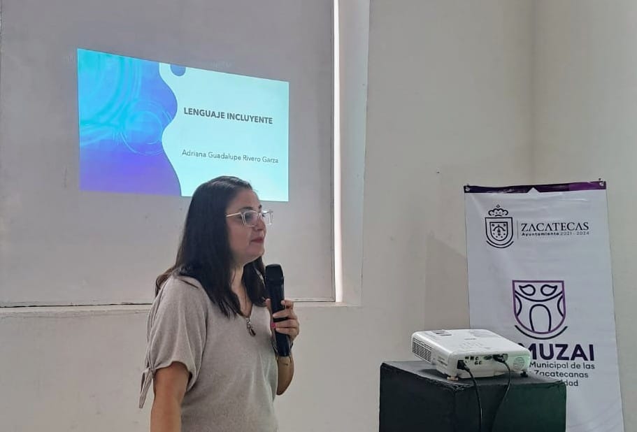 Investigadora imparte taller sobre lenguaje incluyente