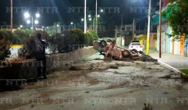 Se vuelca automóvil en Fresnillo; hay un herido