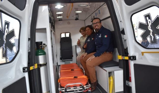 Entregan nueva ambulancia a PC