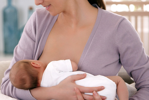 Urge supervisar los derechos de madres lactantes