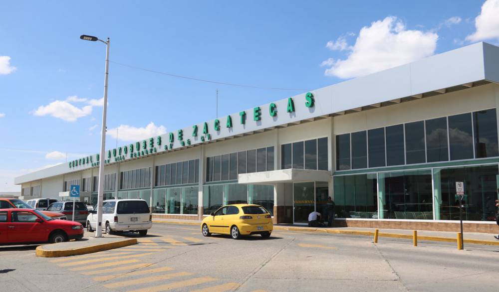 Apedrean autobuses