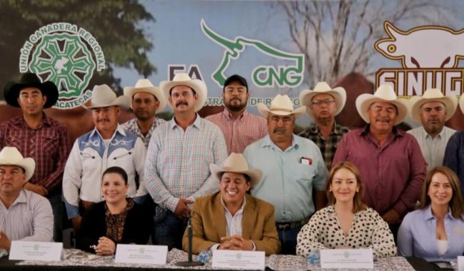 Reconocen a ganaderos por su contribución al desarrollo