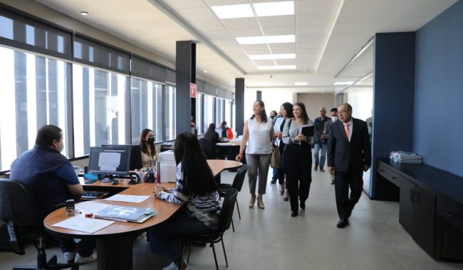 Visitan diputados el Tribunal Laboral