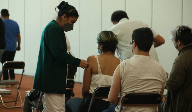 Llevan a cabo campaña masiva de inmunización
