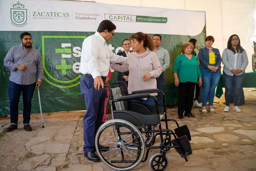 Llevan servicios públicos a vecinos de Las Palmas y La Minera