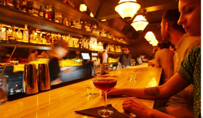 Exigen remoción de permiso a bar