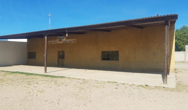 Requiere El Centro piletas y tubería