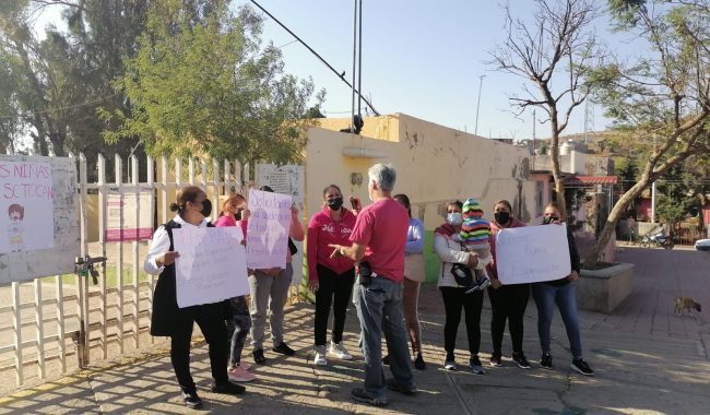 Madres exigen destitución de director de primaria en Suceda