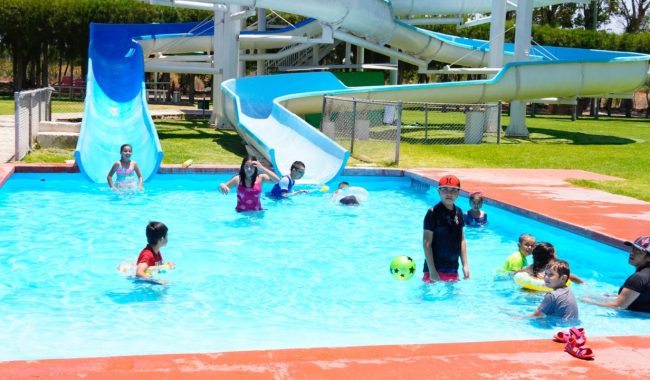 Festejan a niñas, niños y madres de familia de Palmas Altas