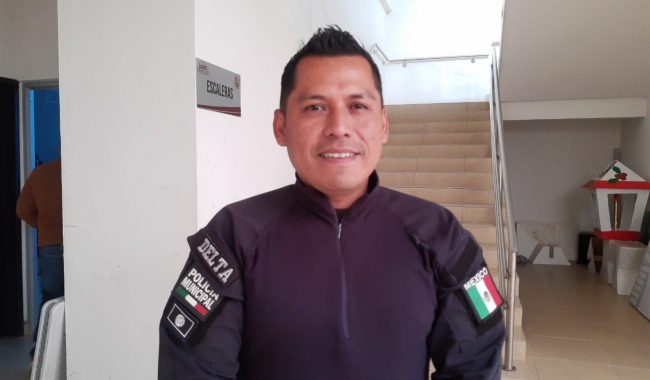 Piden apoyo para policías