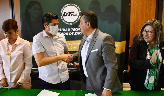 Firma Julio César Chávez convenio de colaboración con la UTZAC