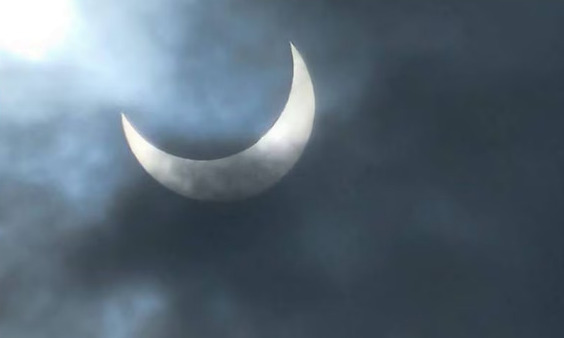Eclipse impacta en la generación de energía solar; disminuye 9% según especialistas