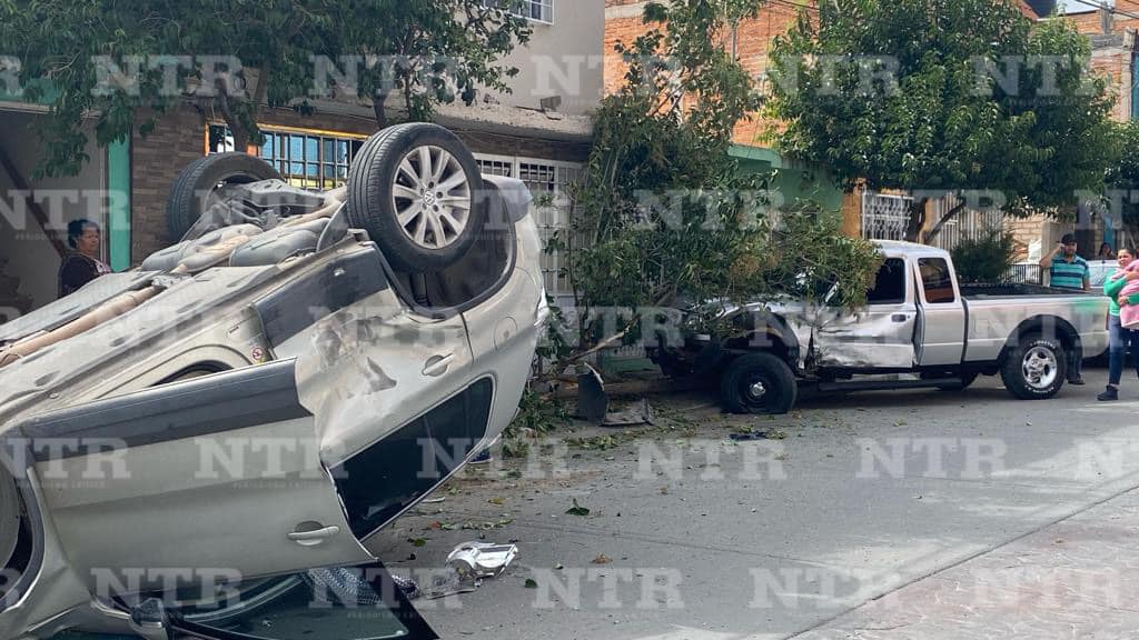 Sale ileso de aparatosa volcadura; iba alcoholizado