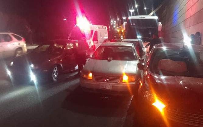 Accidente múltiple deja solo daños materiales