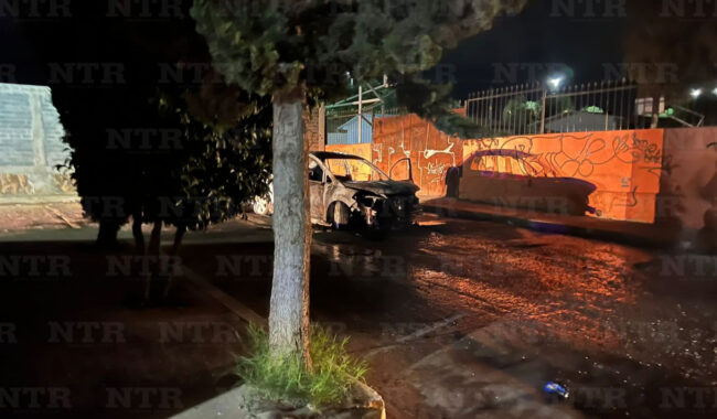 Incendio vehicular en la colonia Esparza, Fresnillo