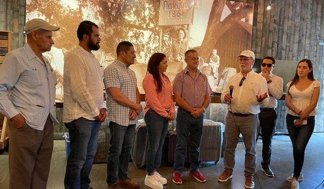 Se reúne alcalde con migrantes y concejal