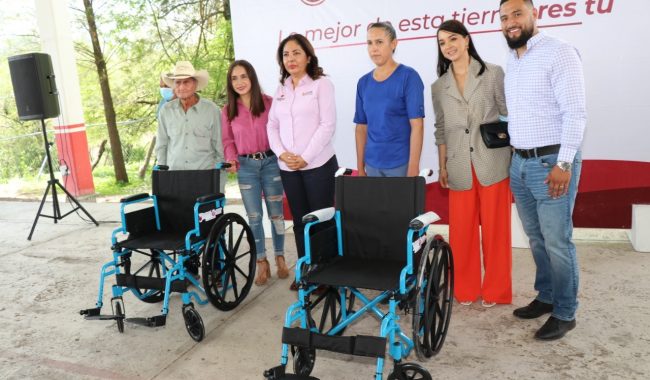 Benefician a familias de Moyahua con apoyos del SEDIF