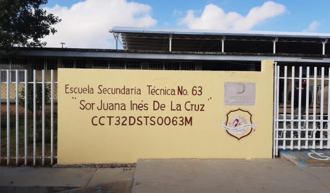 Secundaria en Plateros, sin luz