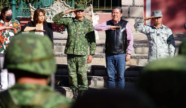 Encabeza Gobernador honores a la Bandera en Jiménez del Teul