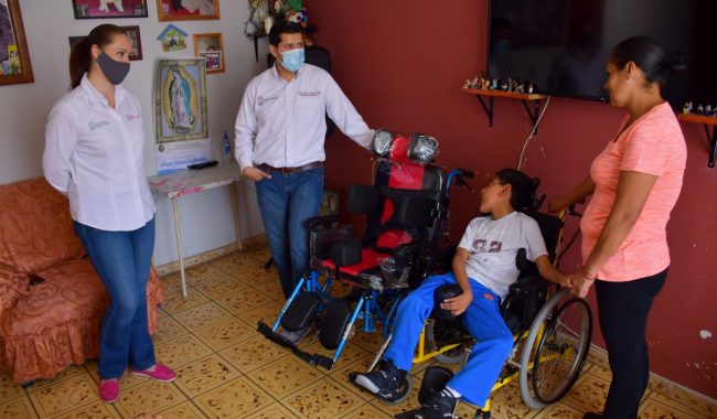 Apoya SMDIF Guadalupe a niños y adolescentes con parálisis cerebral
