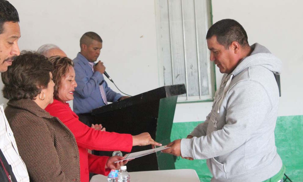 Otorgan incentivos a 27 migrantes deportados