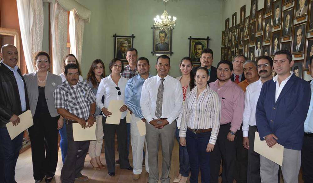 A trabajar incansablemente, pide alcalde a funcionarios