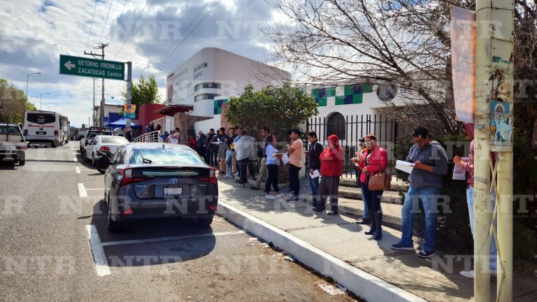 Largas filas en recaudación en último día de descuentos