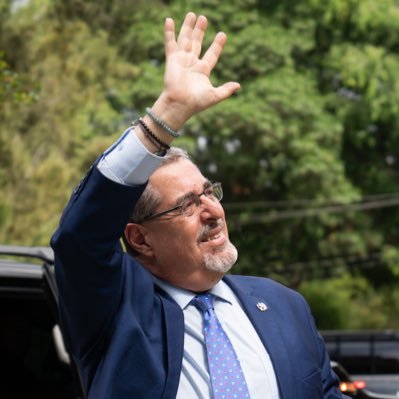 Recibe Arévalo bastón de mando